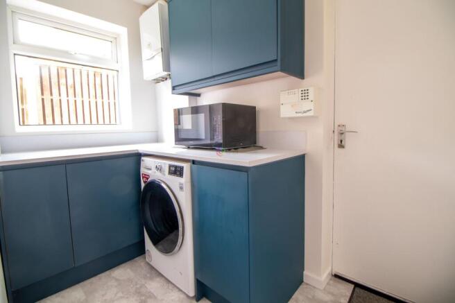 4 bed Detached to rent Image 7