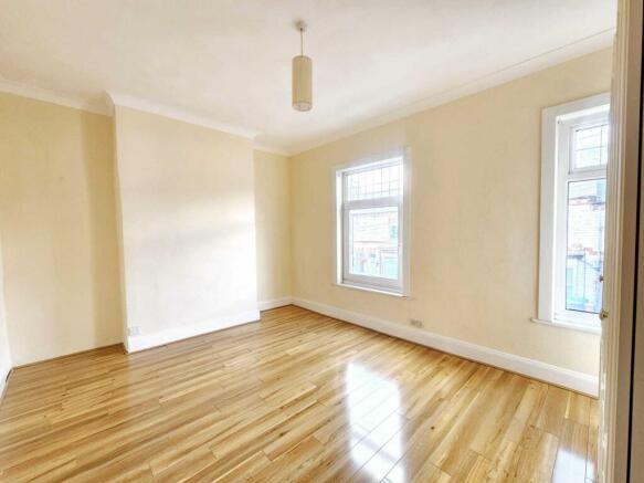 3 bed Terraced for sale Image 8