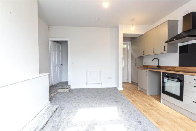 2 bed Terraced to rent Image 4