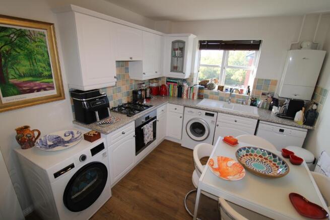 St Abbs Court, Tattenhoe, Milton Keynes, Buckinghamshire, MK4 3FW photo 4