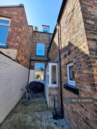 1 bed House Share to rent Image 6