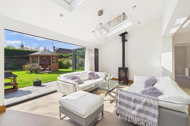 5 bed Detached for sale Image 8