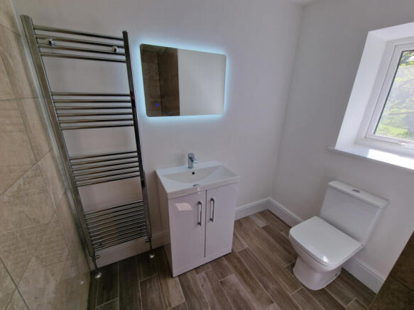 3 bed Terraced to rent Image 8