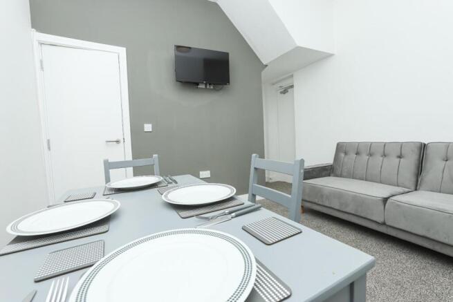 5 bed Terraced to rent Image 7
