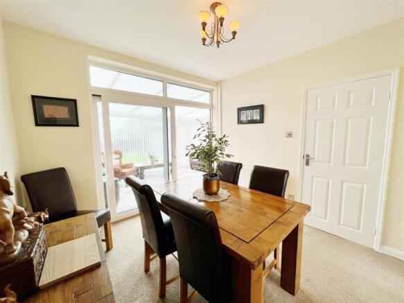 Dining Room pic 2.jpg