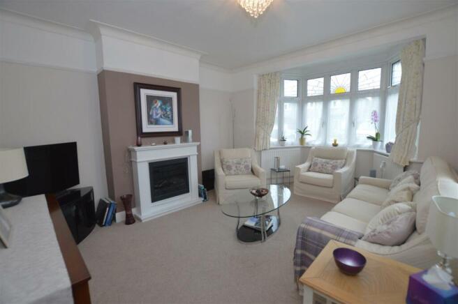 22 Strathearn Ave sitting room.JPG