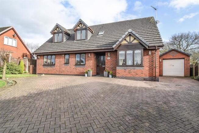 Detached garage