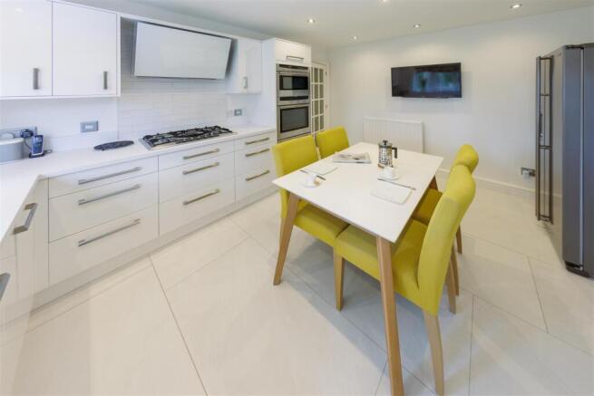 4-Fairhurst-Drive-16-2.jpg