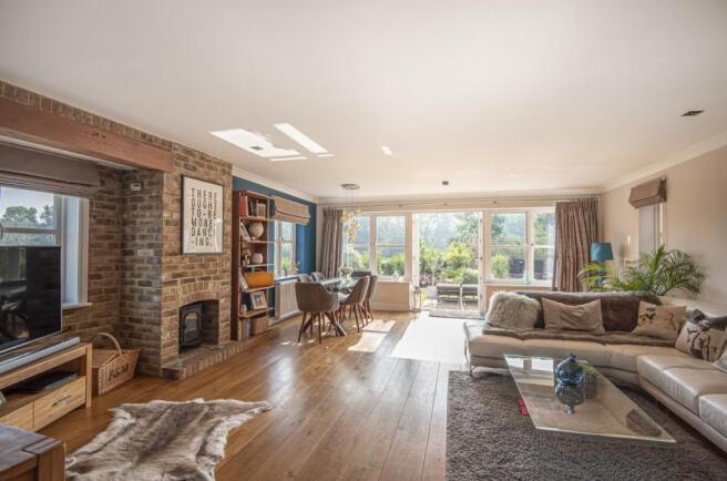 Sitting room (Main)