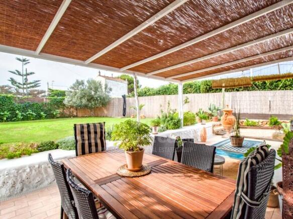 Beautiful country house in Llucmaçanes