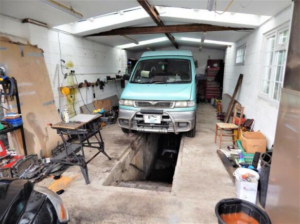 Garage/Workshop