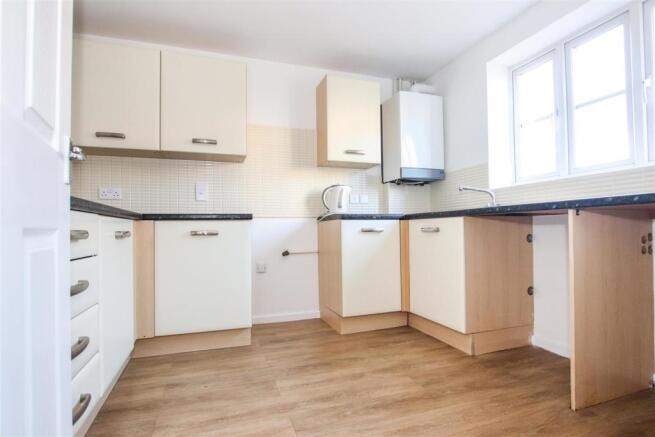 FITTED KITCHEN