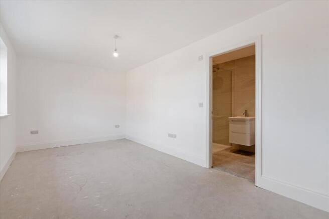 6 bed Detached for sale Image 10