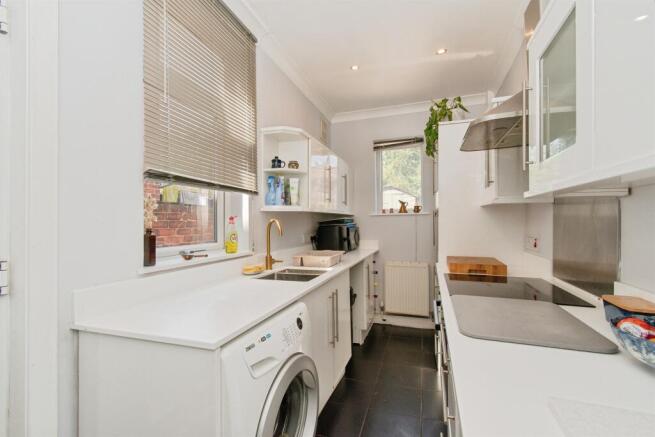 2 bed Terraced for sale Image 6