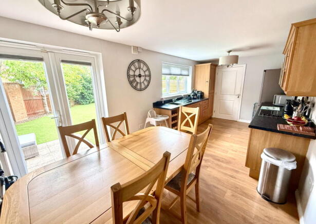 4 bed Detached for sale Image 5