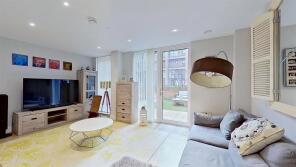 16, Summerstown, London SW17 0AY