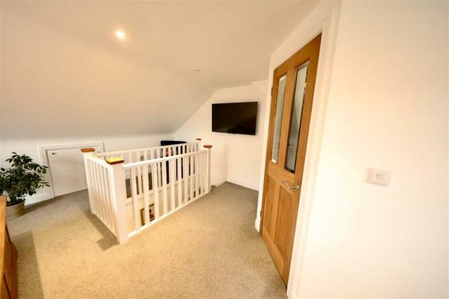 69 Silverdale - Loft space I can use.jpg