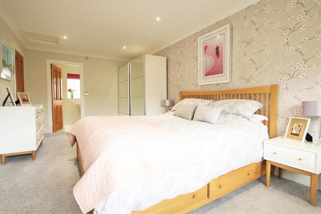 Master Bedroom pic2