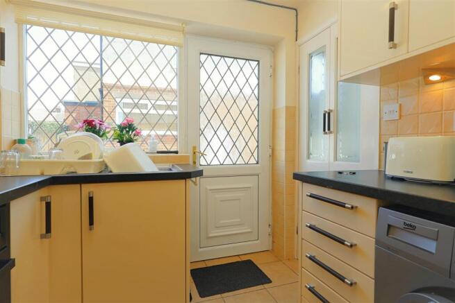 2 bed Semi-Detached for sale Image 5
