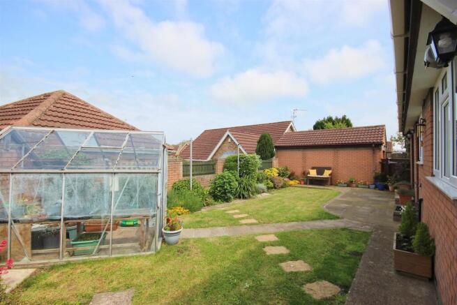 3 bed Detached Bungalow for sale Image 10