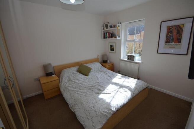 4 bed Town House to rent Image 11