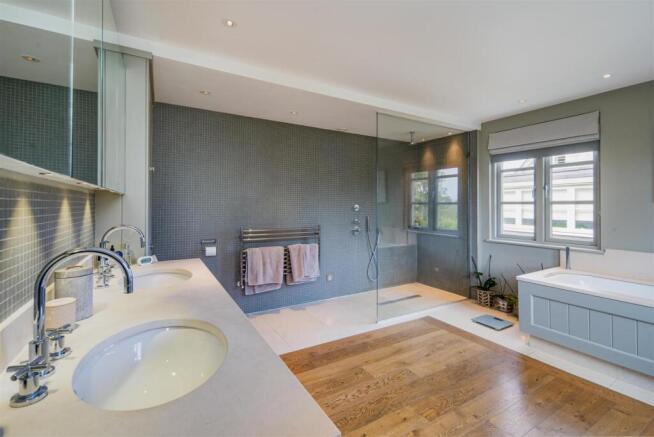 Master Ensuite