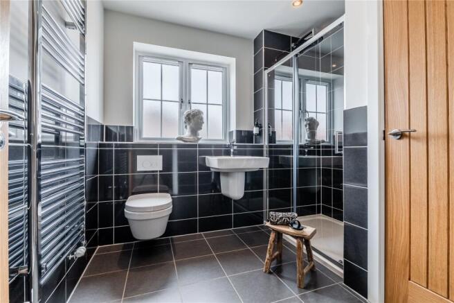 4 bed Detached for sale Image 10