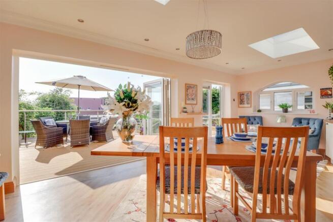 67 GUERNSEY GARDENS INSIDE-26.jpg