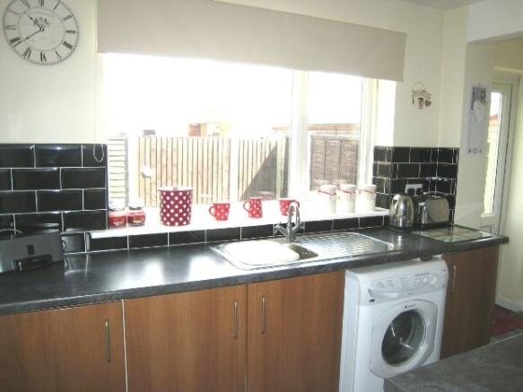 Kitchen Photo 2