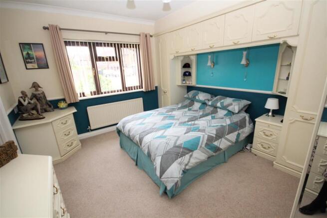 bedroom 1.JPG