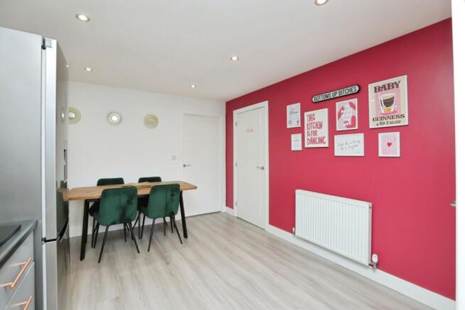 3 bed Semi-Detached for sale Image 6