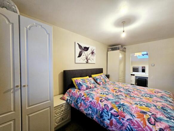 3 bed Link Detached House for sale Image 10