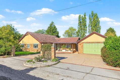 Oakford, Montefiore Avenue, Rayleigh, Essex, SS6 9