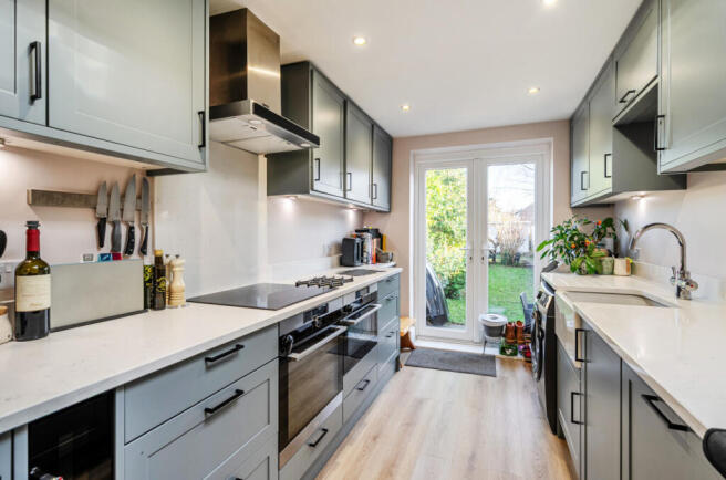 1395855-18-695e5b...