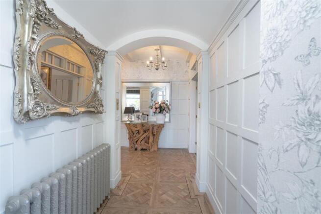 4 bed Detached for sale Image 11