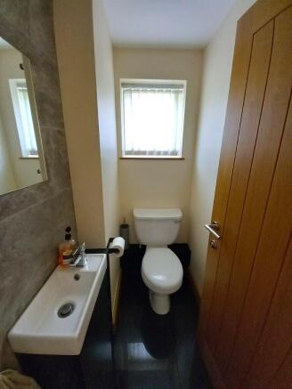 FITTED CLOAKROOM