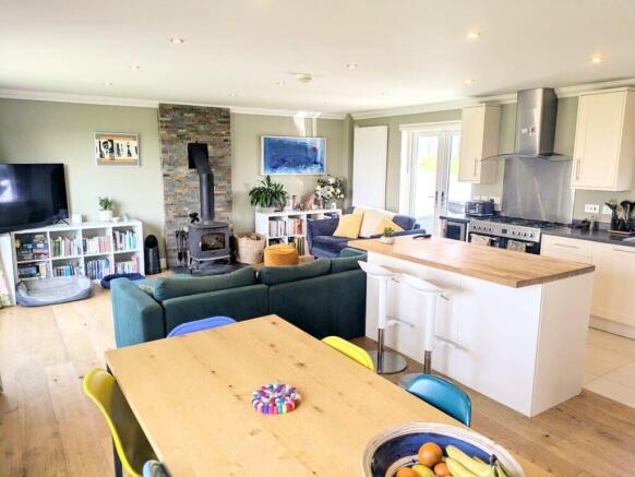 DINING / LOUNGE