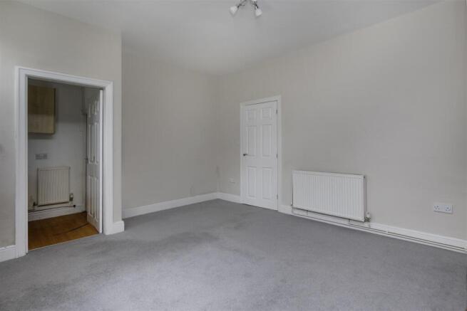 2 bed Terraced to rent Image 5