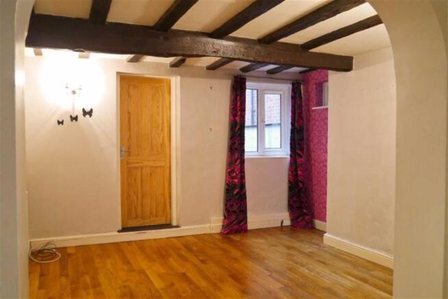 DINING/SITTING ROOM