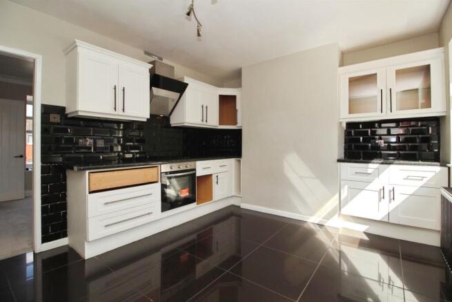 3 bed Terraced for sale Image 5