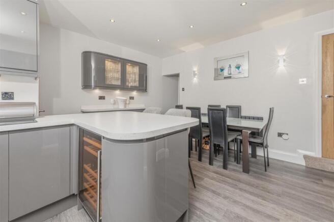 4 bed Terraced for sale Image 11