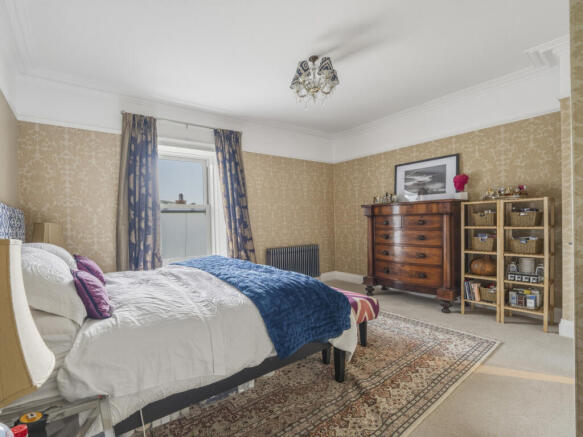 6 bed Semi-Detached for sale Image 11