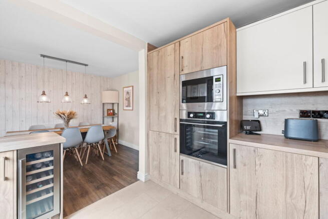 4 bed Detached for sale Image 11
