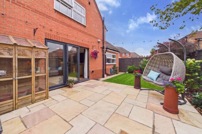 5 bed Detached for sale Image 4