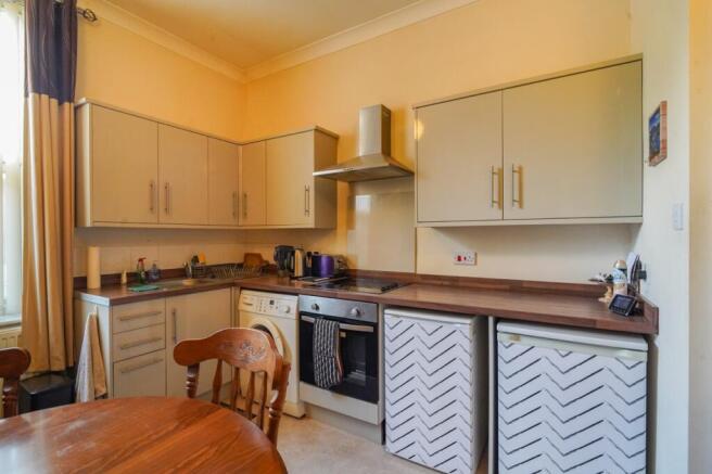 2 bed Flat for sale Image 4