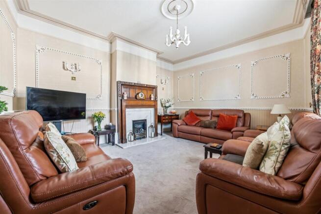 6 bed Semi-Detached for sale Image 6