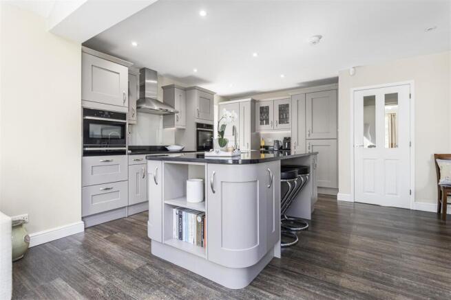 Ferndale Close, Newmarket photo 4