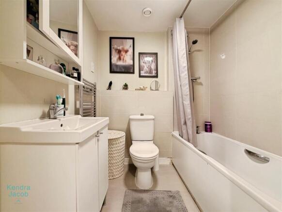 2 bed Apartment for sale Image 12