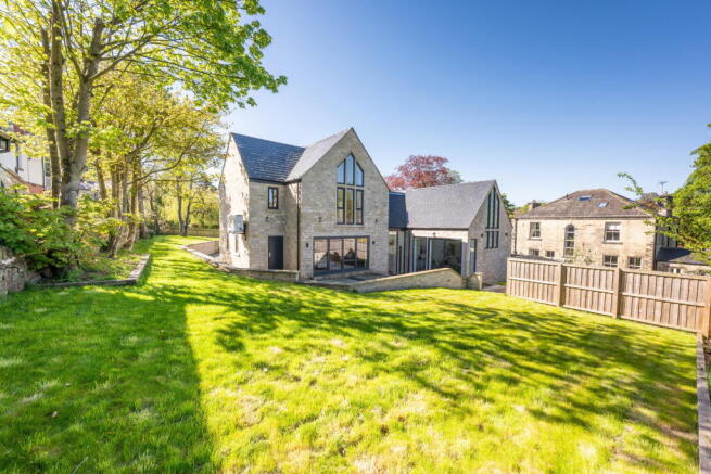 5 bed Detached for sale Image 4