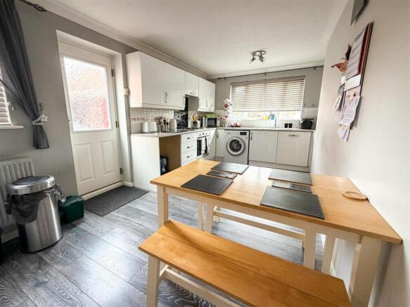 KITCHEN/BREAKFAST ROOM